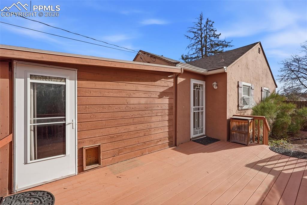 Image 27 of 50: Deck