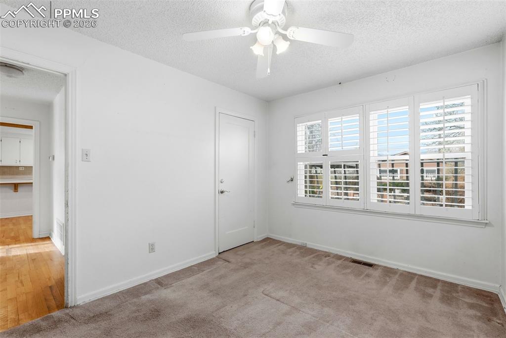 Image 9 of 50: Bedroom