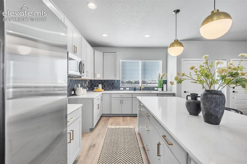 Image 13 of 47: Kitchen