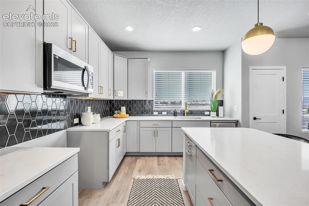 Image 14 of 47: Kitchen