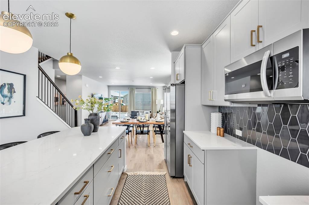 Image 15 of 47: Kitchen