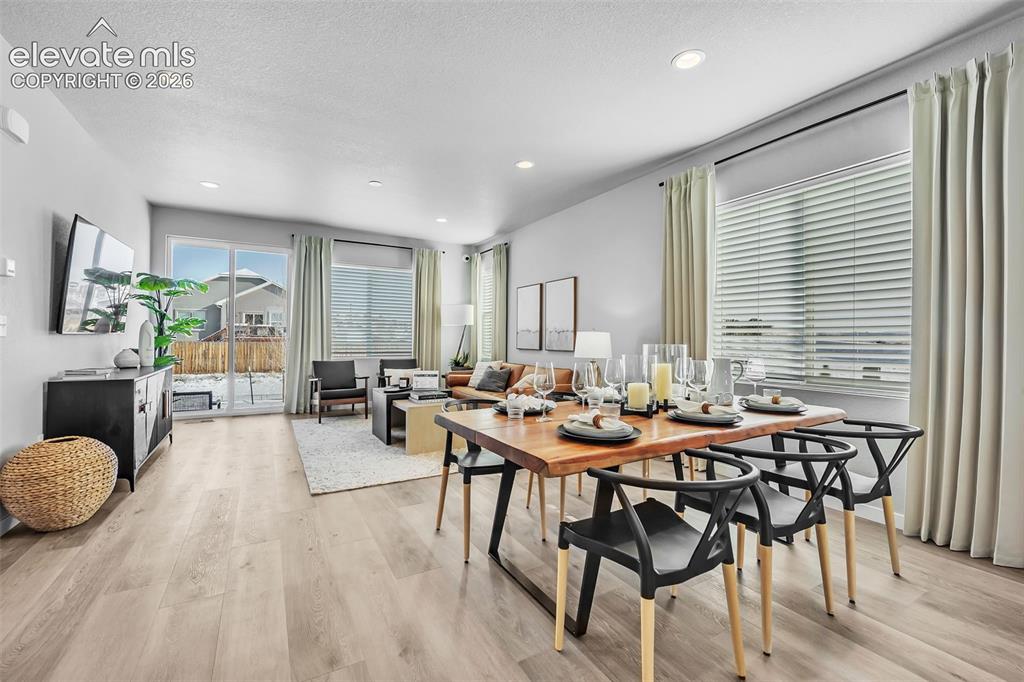 Image 18 of 47: Dining Area