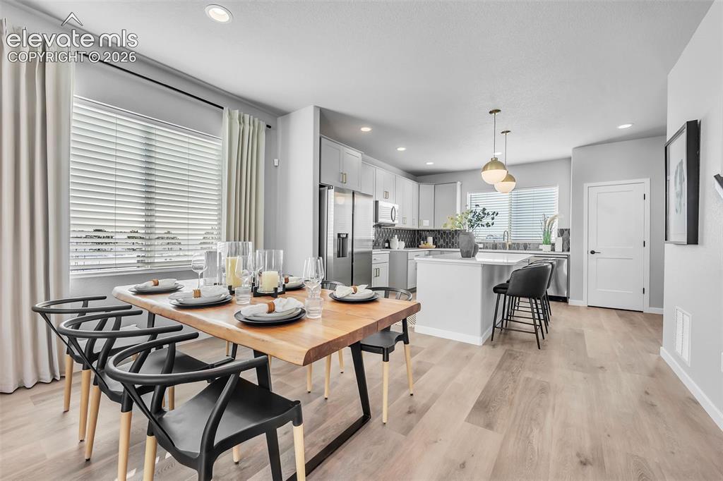 Image 19 of 47: Dining Area