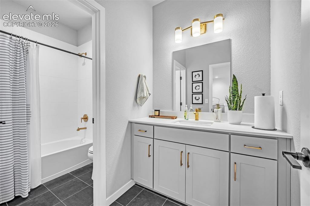 Image 41 of 47: Bathroom