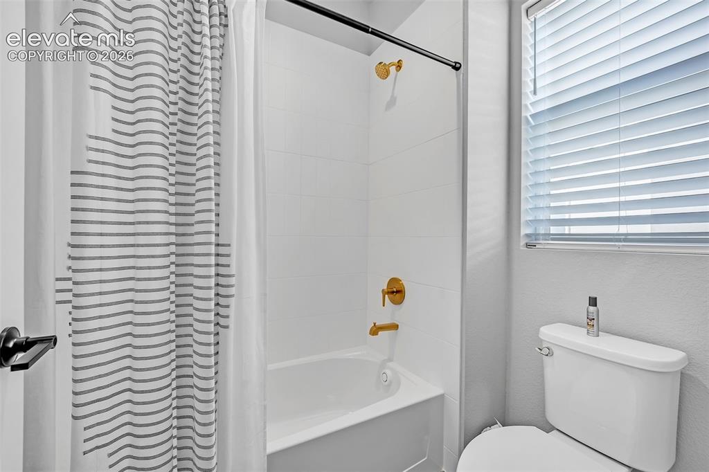 Image 42 of 47: Bathroom