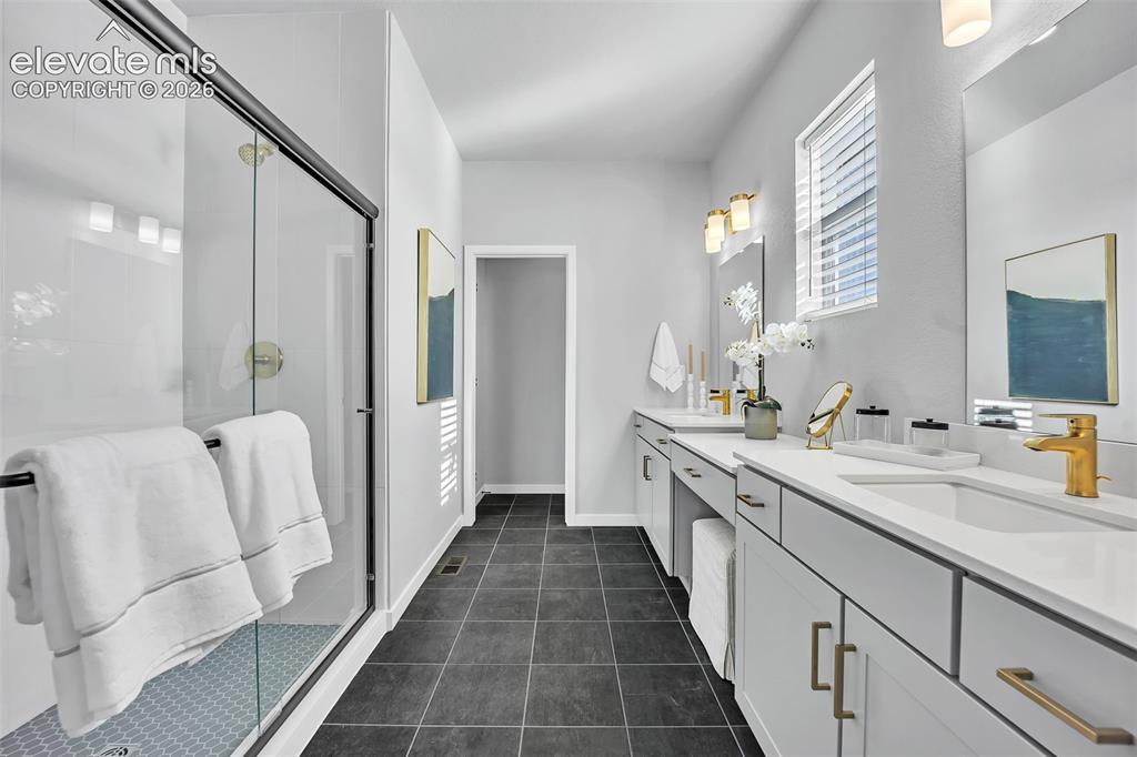 Image 9 of 47: Bathroom