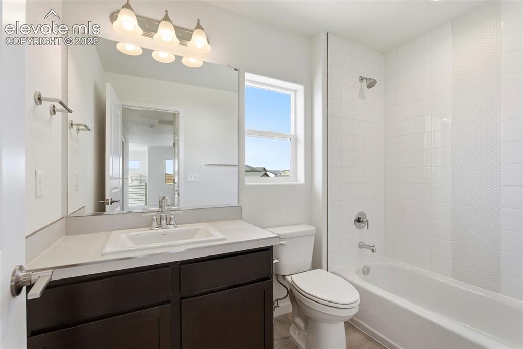 Image 39 of 48: Bathroom
