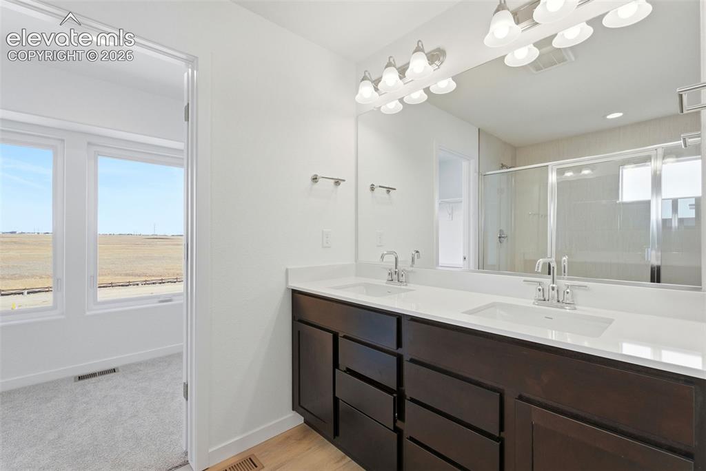 Image 41 of 48: Bathroom