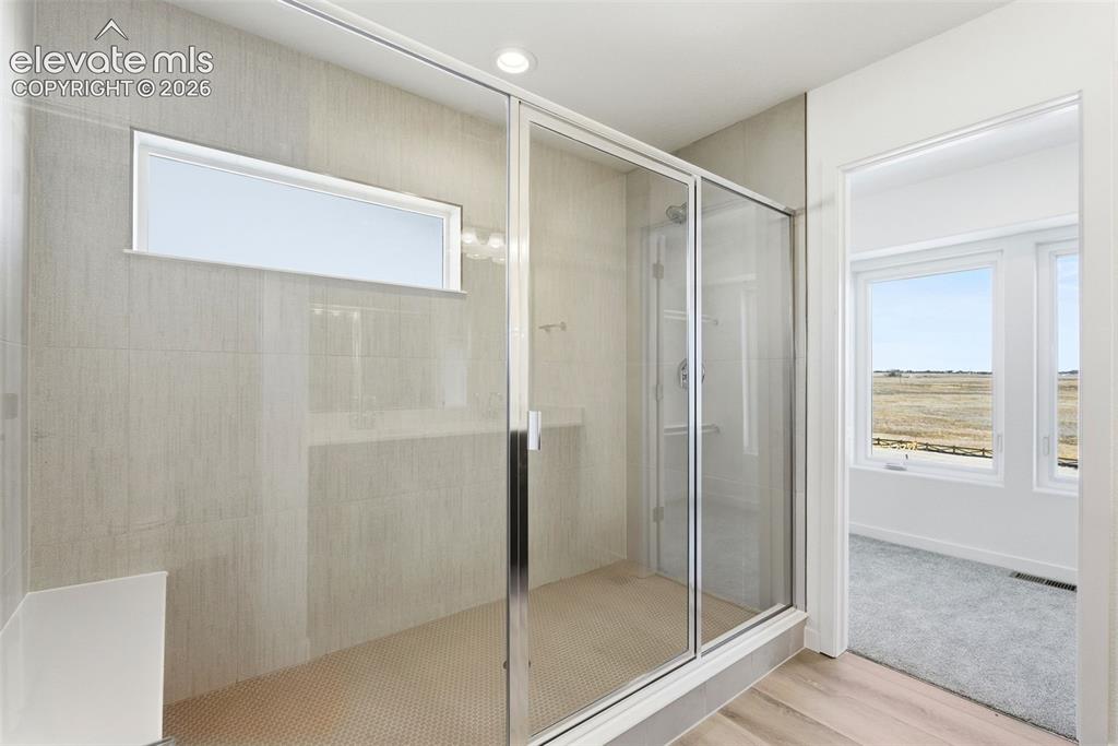 Image 42 of 48: Bathroom
