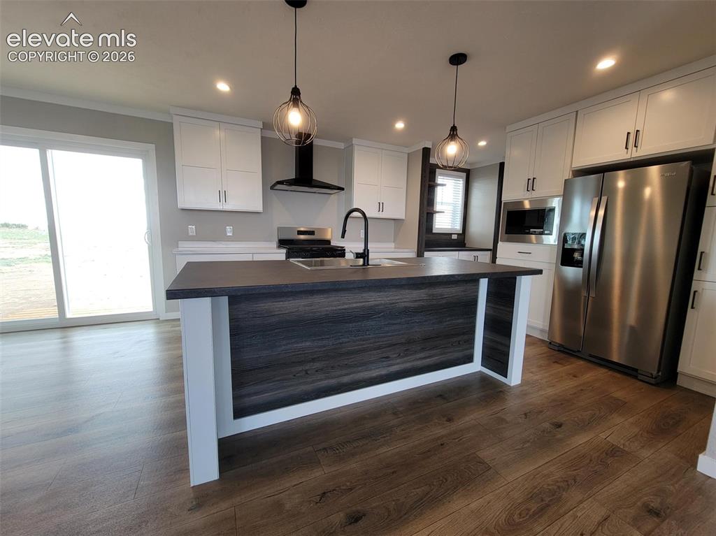 Image 10 of 38: Kitchen
