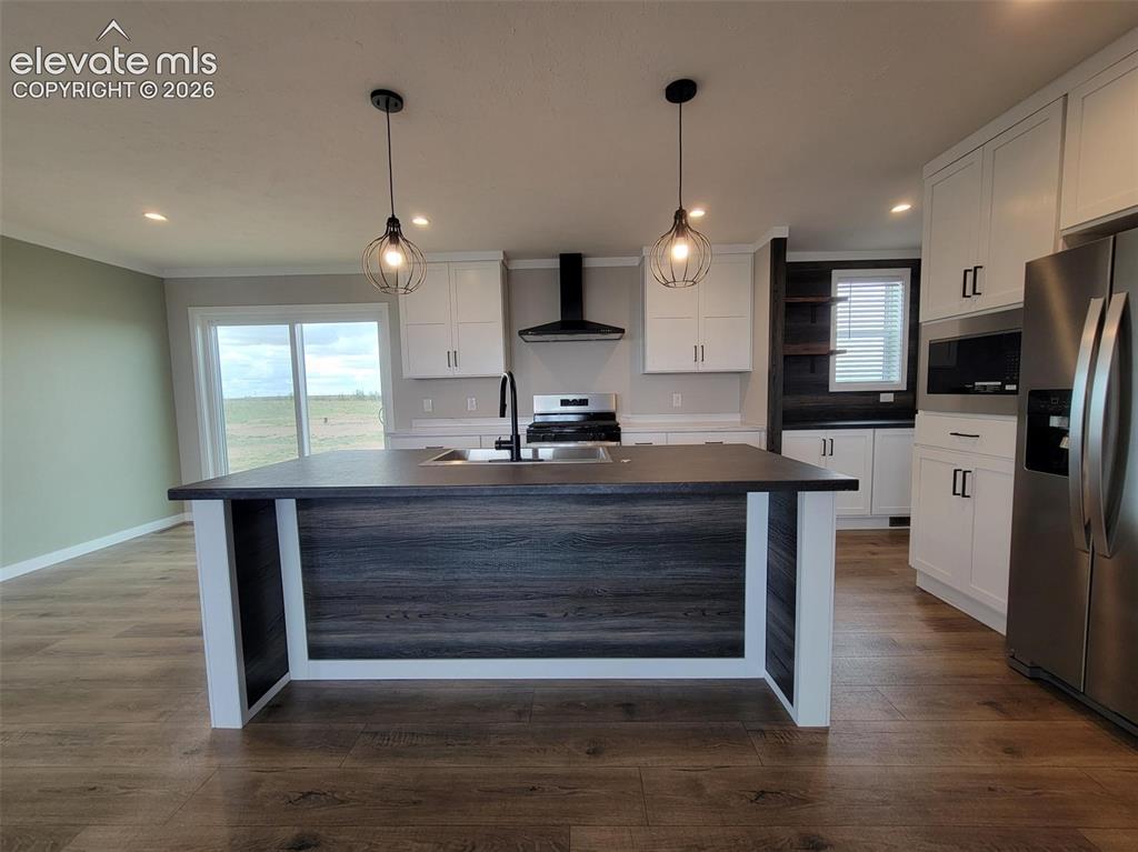 Image 11 of 38: Kitchen