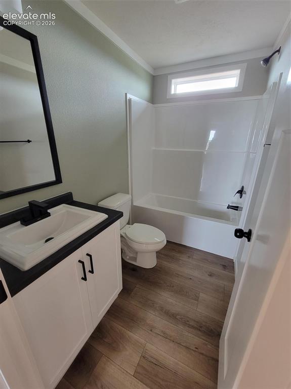 Image 16 of 38: Bathroom