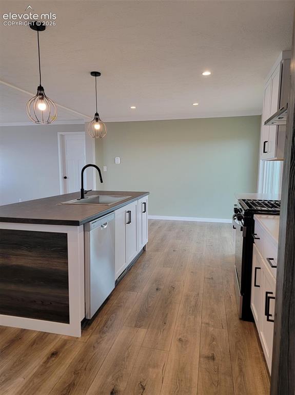 Image 9 of 38: Kitchen