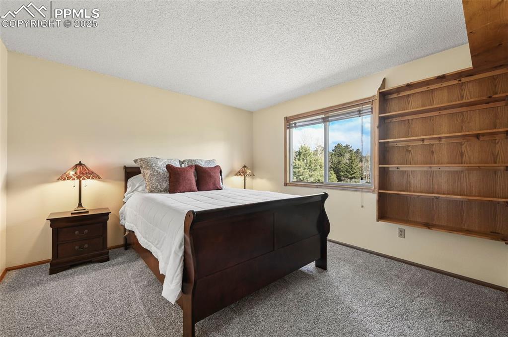 Image 13 of 32: Bedroom