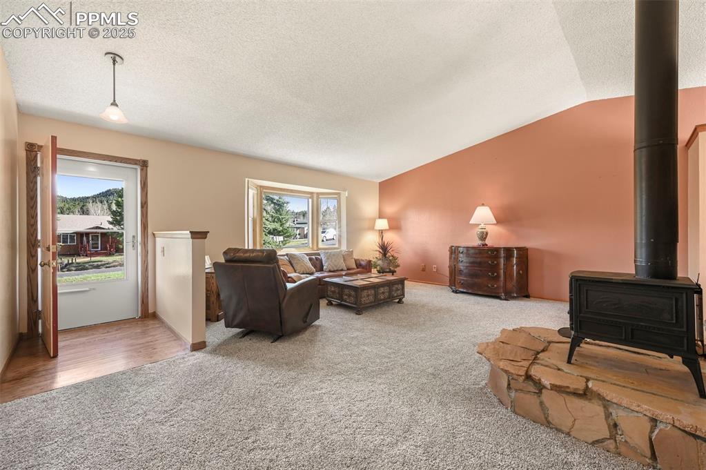 Image 4 of 32: Living Room