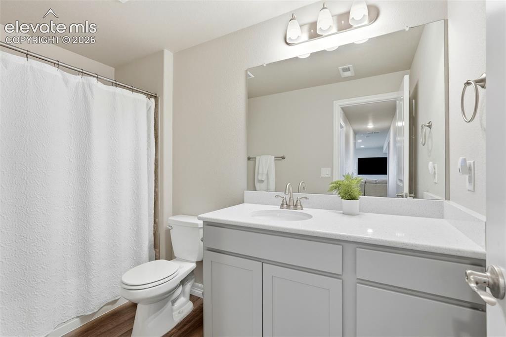 Image 38 of 49: Bathroom