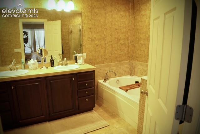 Image 13 of 17: Bathroom