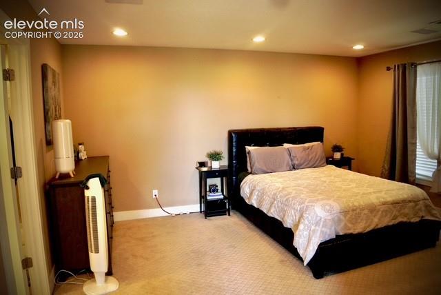 Image 15 of 17: Bedroom