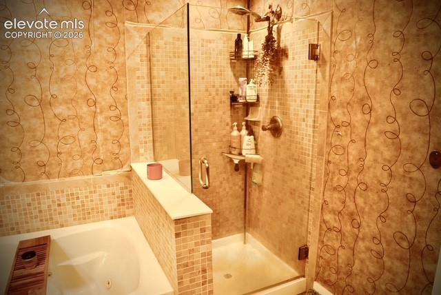 Image 16 of 17: Bathroom