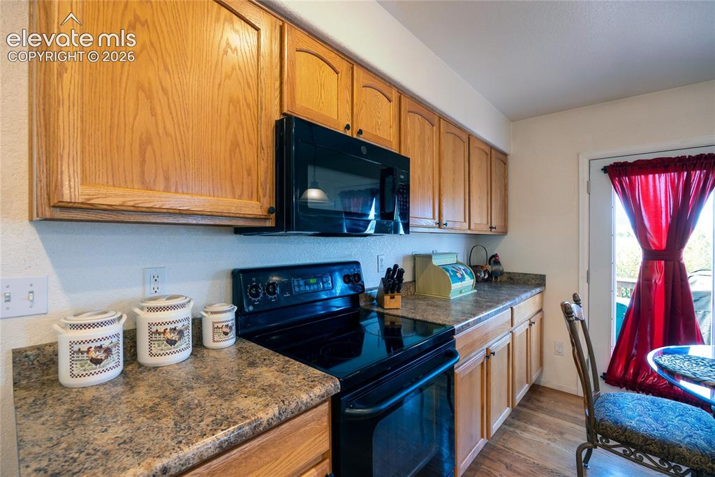 Image 10 of 29: Kitchen