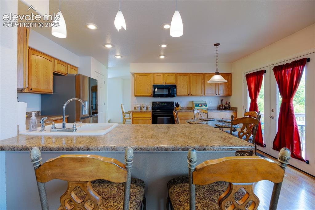 Image 11 of 29: Kitchen