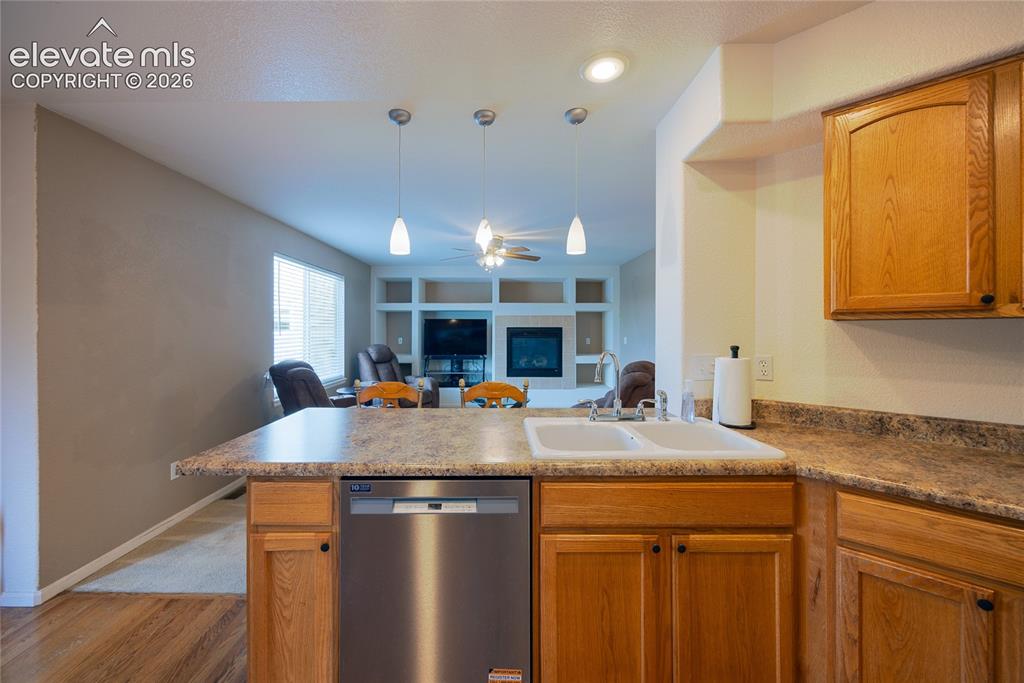 Image 13 of 29: Kitchen