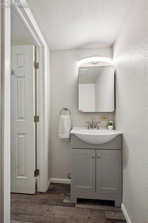 Image 17 of 29: Bathroom