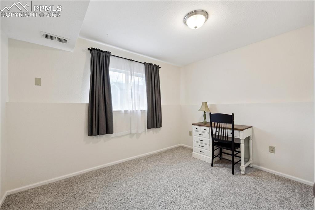 Image 18 of 29: Office