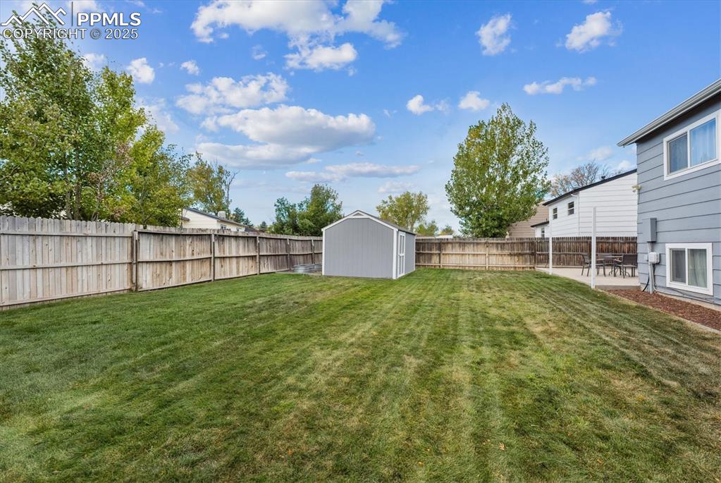 Image 23 of 29: Yard