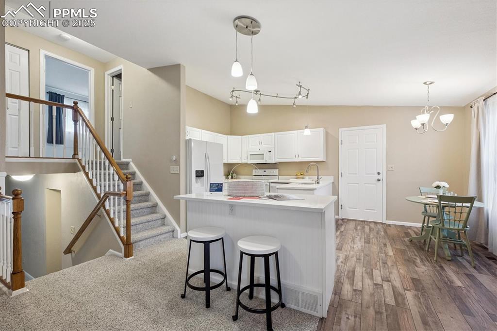 Image 7 of 29: Kitchen