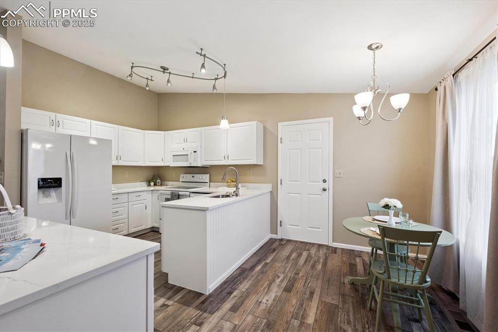 Image 8 of 29: Kitchen