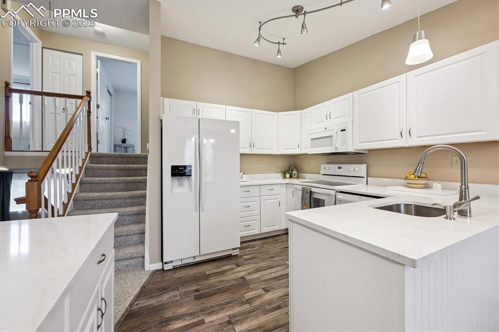 Image 9 of 29: Kitchen