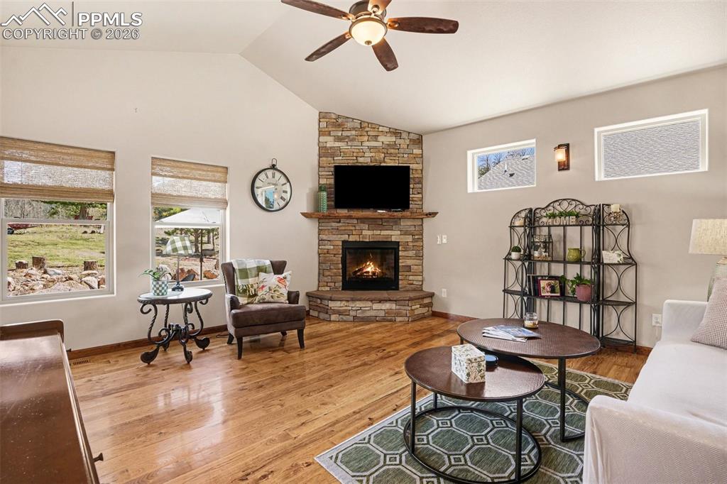 Image 14 of 35: The spacious family room features soaring vaulted ceilings and a cozy gas f