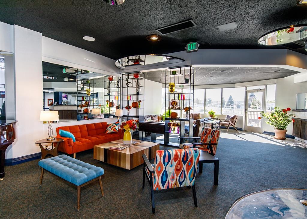 Image 30 of 30: Lobby