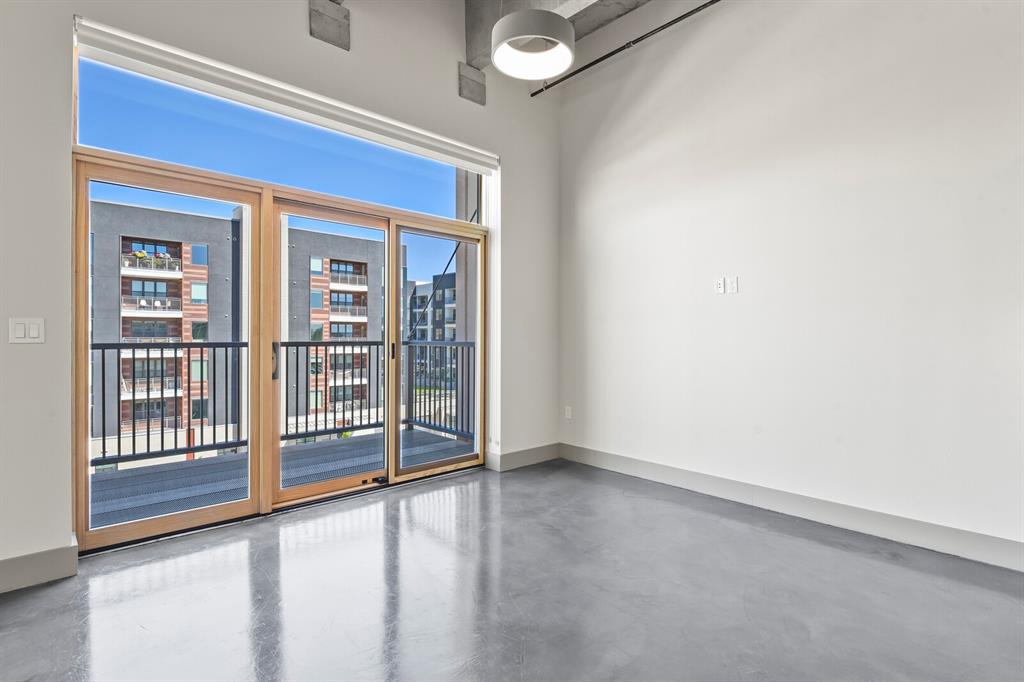 Image 20 of 22: Living Room