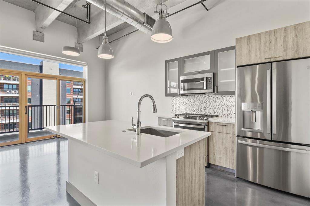 Image 5 of 22: Kitchen