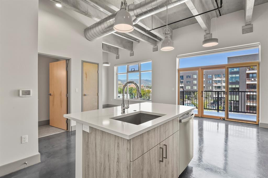 Image 6 of 22: Kitchen