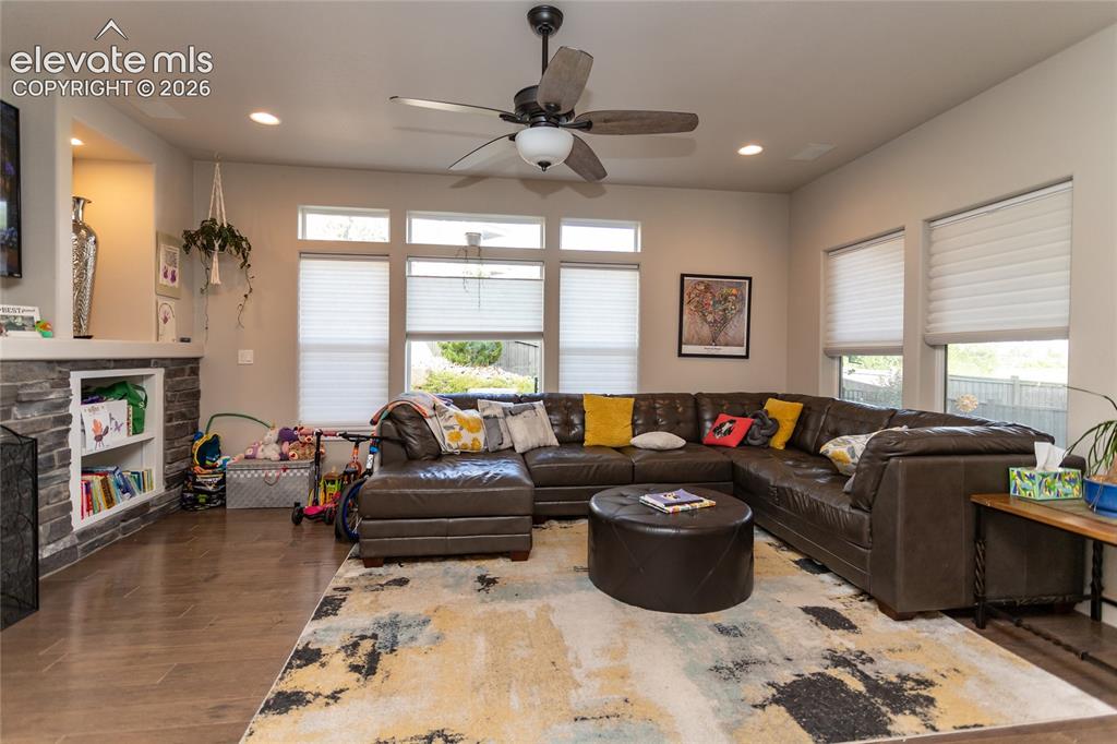 Image 11 of 45: Living Room