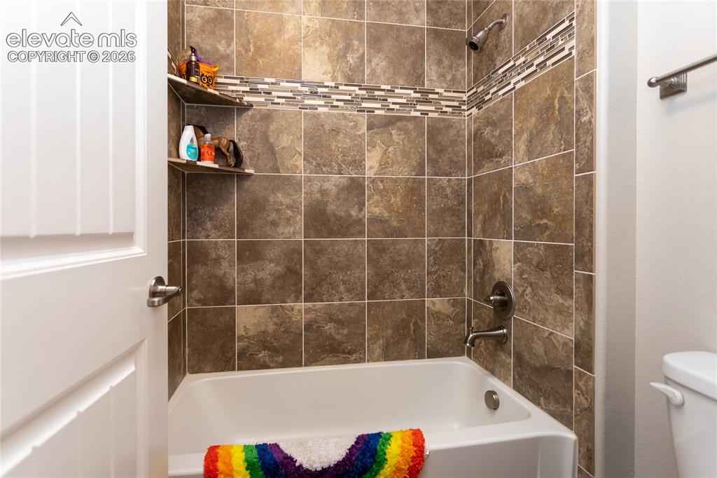 Image 18 of 45: Bathroom