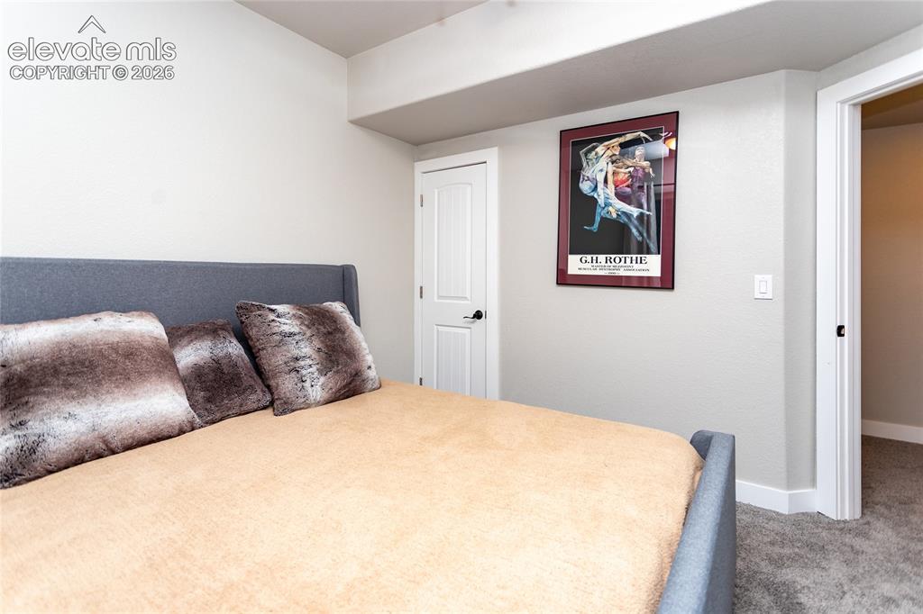 Image 31 of 45: Bedroom