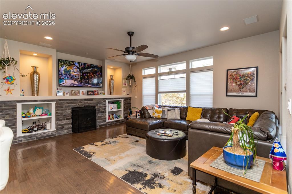 Image 9 of 45: Living Room