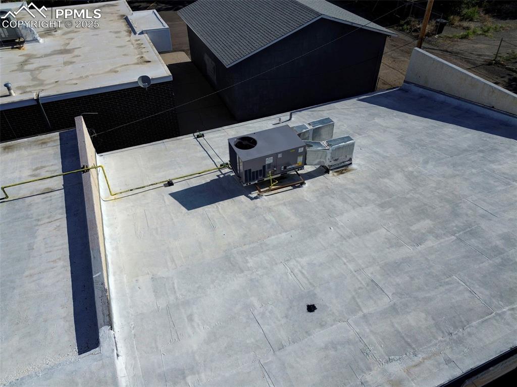 Image 8 of 45: Exterior view