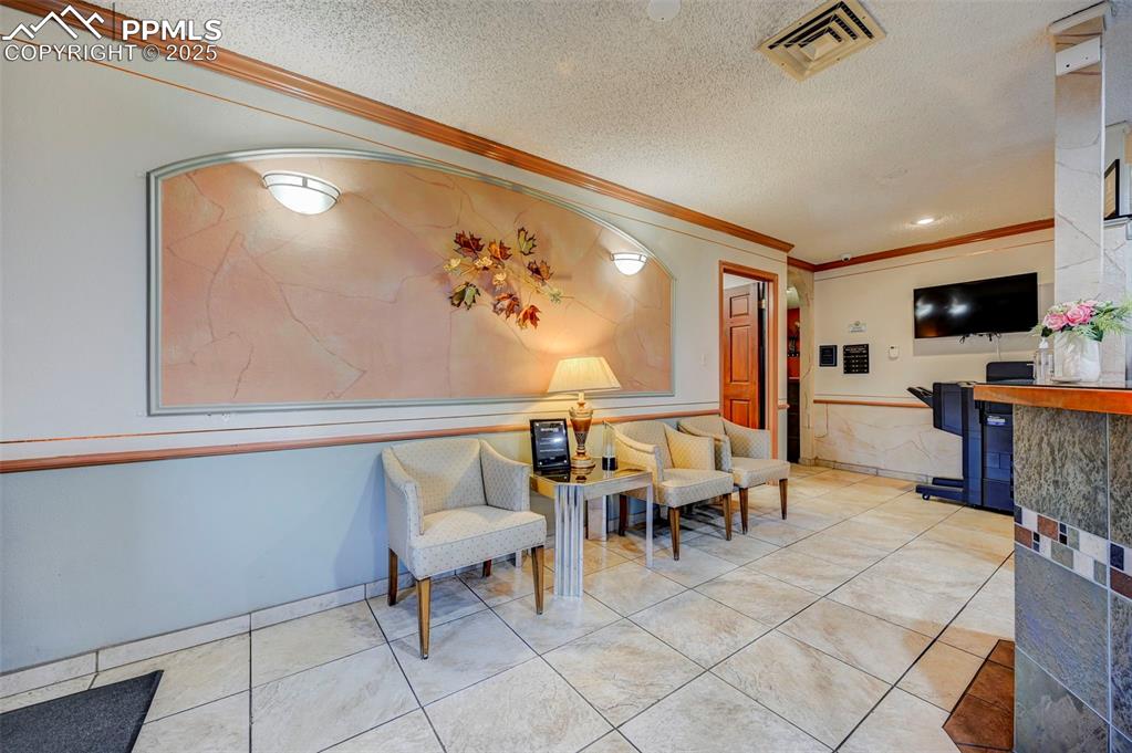 Image 9 of 45: Lobby