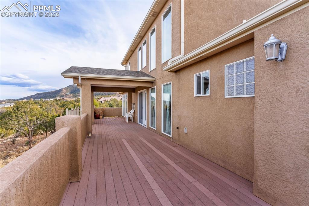 Image 43 of 50: Deck