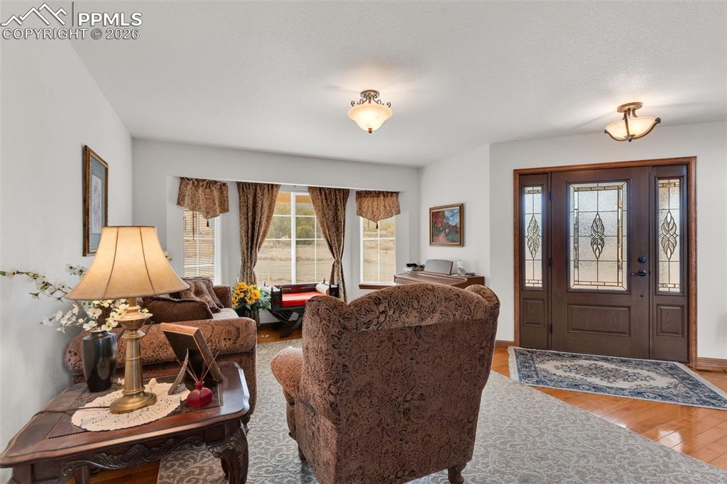 Image 5 of 50: Entry