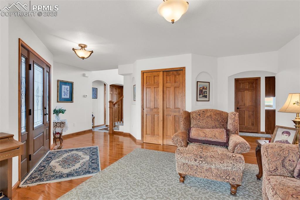 Image 7 of 50: Entry