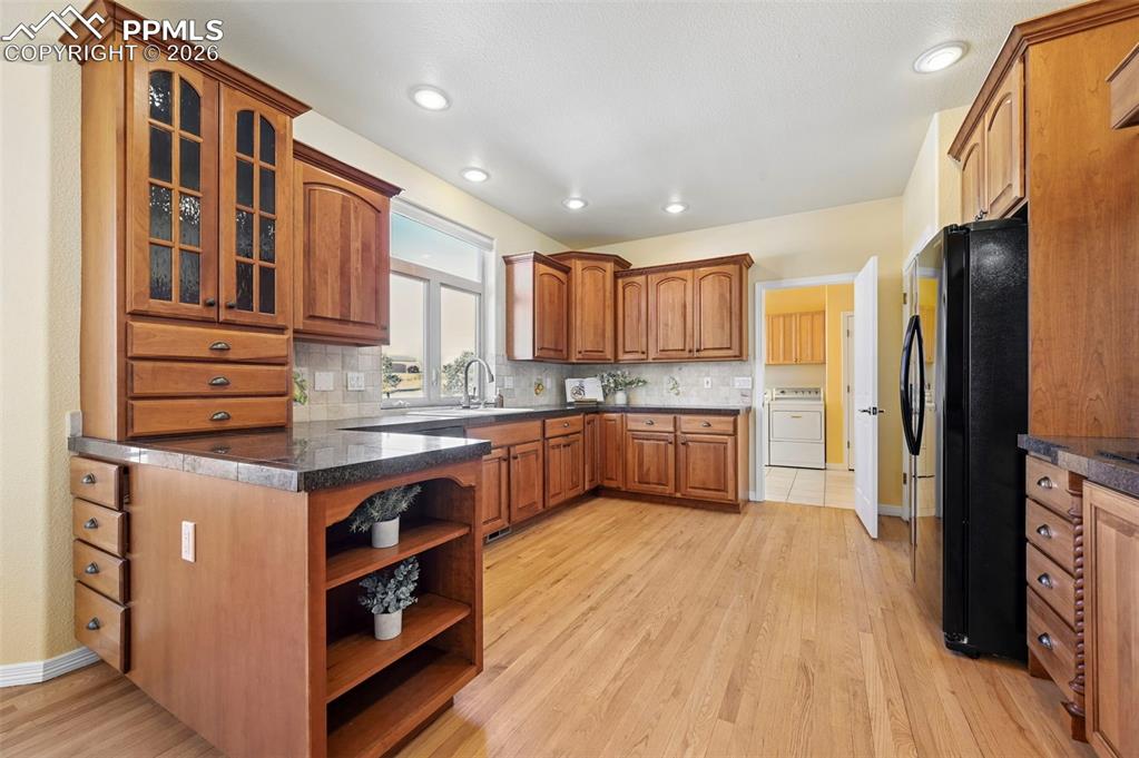 Image 14 of 41: Dining Area