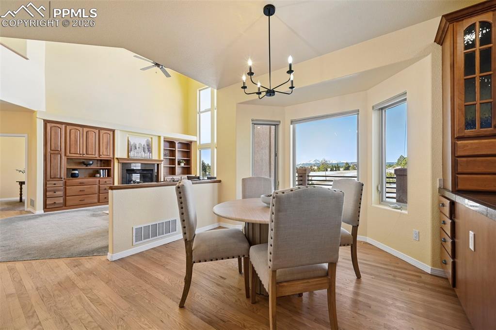 Image 15 of 41: Kitchen