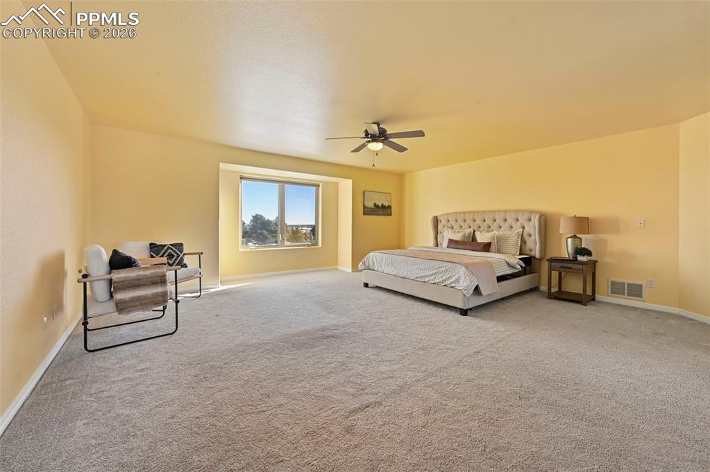 Image 19 of 41: Kitchen