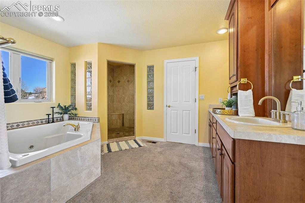 Image 24 of 41: Bathroom